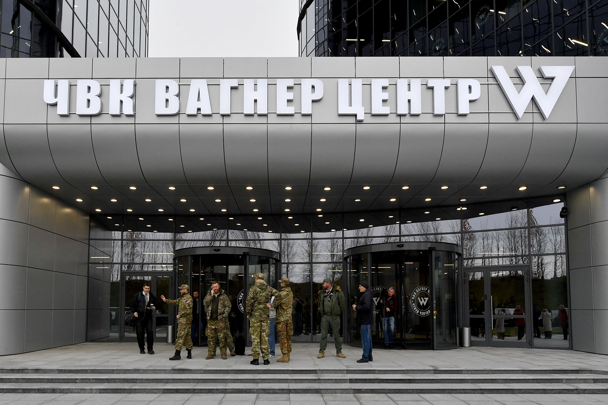 От Бахмута до Африки: зачем Кремлю армии ЧВК и как Путин взял их под контроль